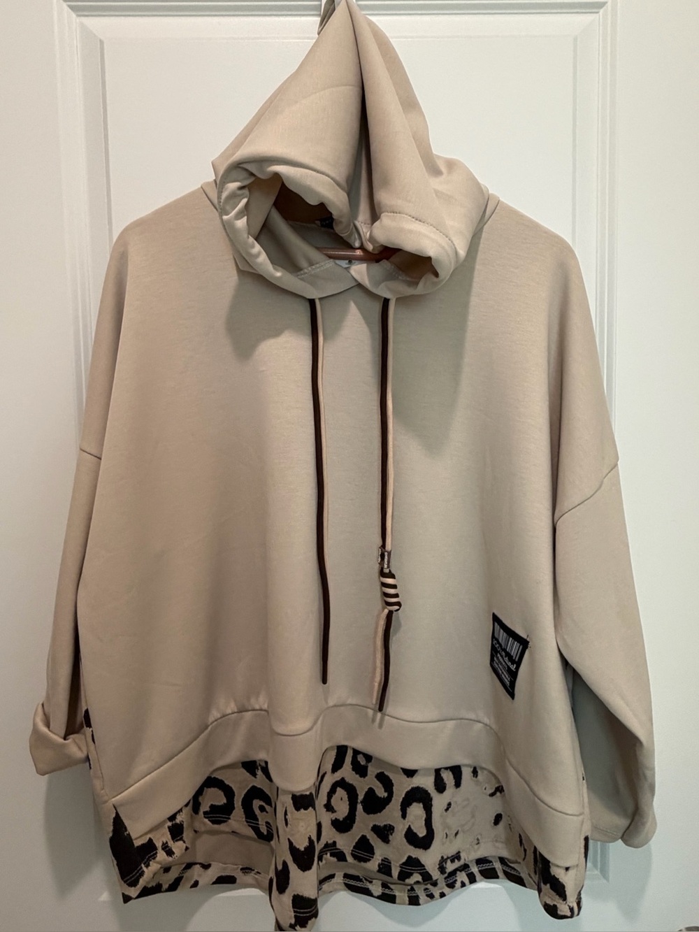 IT058 🇮🇹 Made in Italy Oversized Hooded Tunic Top – Beige & Black Animal Print